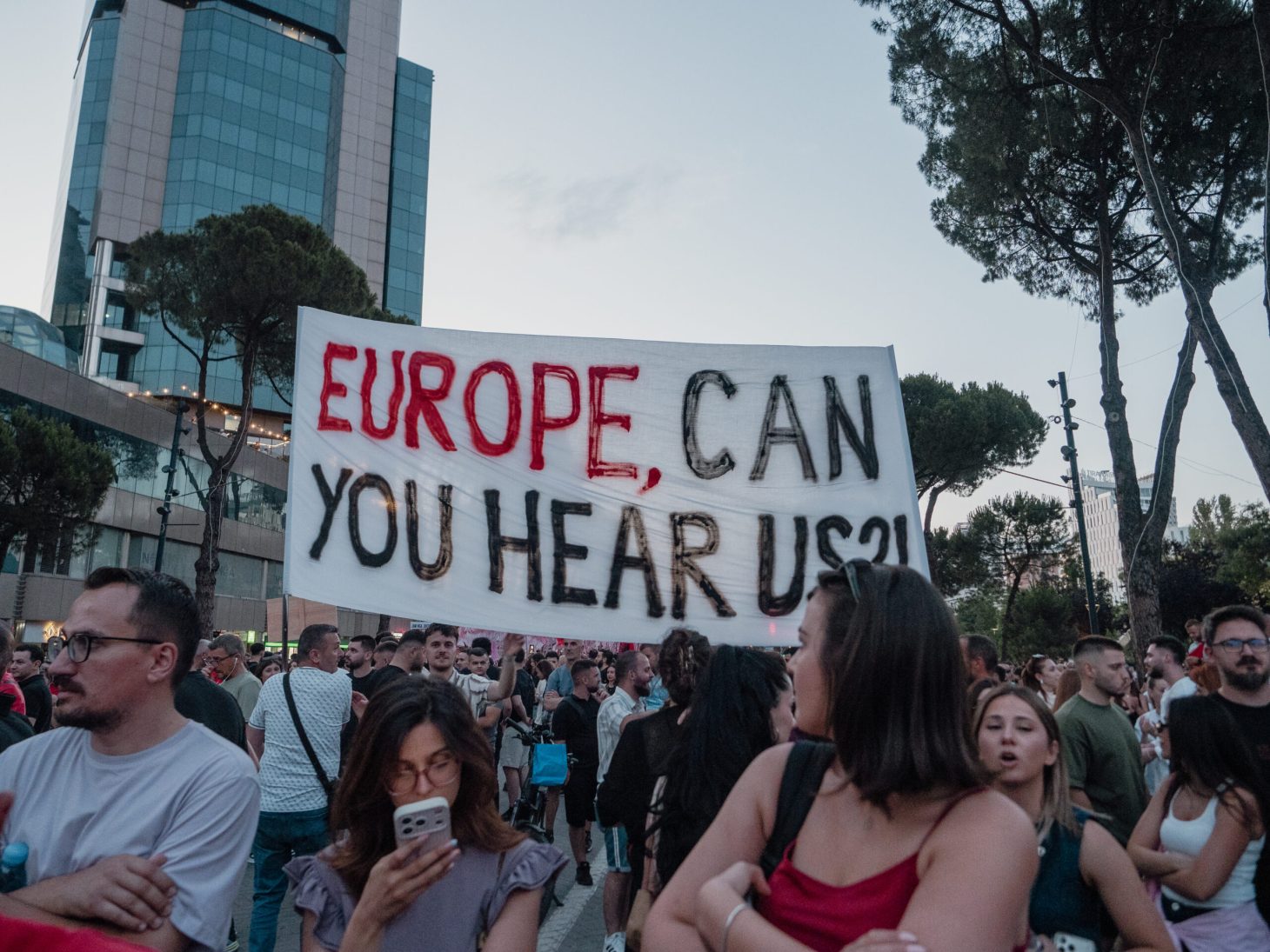 Φωνές διαμαρτυρίας από τους δρόμους των Τιράνων