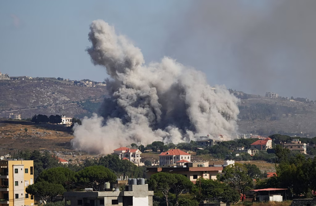 Επίθεση του Ιράν στο Κουβέιτ, χτυπήθηκε αμερικανική βάση – Θρίλερ και στα Στενά του Ορμούζ: Εκρήξεις και «γρίφος» το αν παραμένουν ανοιχτά
