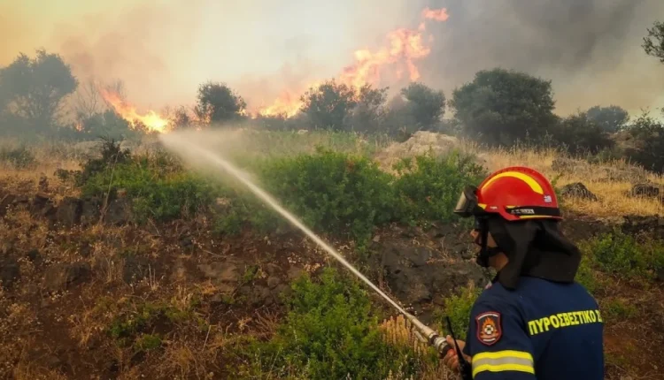 Σε επιφυλακή η Κρήτη αύριο λόγω υψηλού κινδύνου πυρκαγιάς