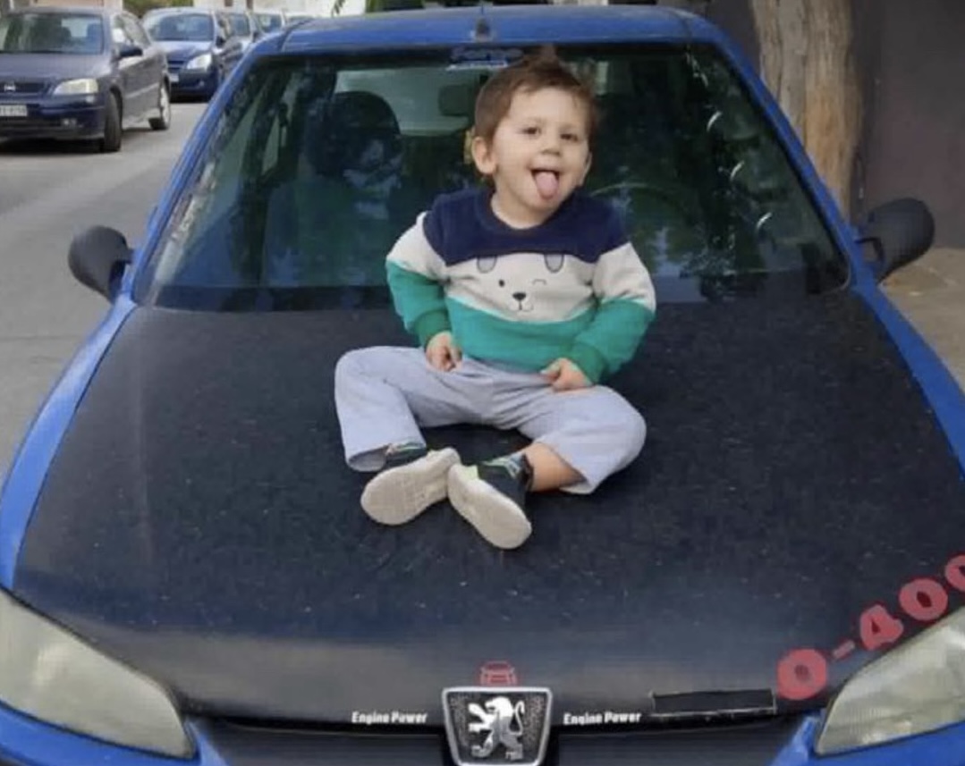 «Δεν είναι στεναχωρημένος για τη μαμά του. Είναι νεκρός.»