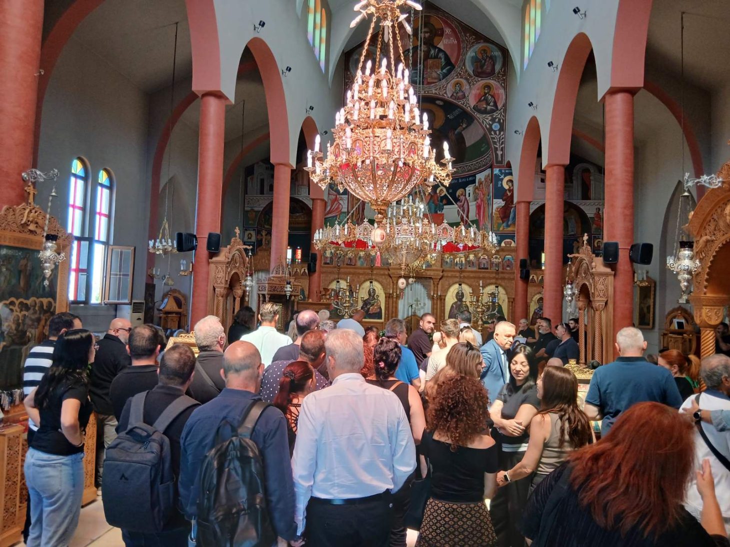 Πλήθος κόσμου στο τελευταίο «αντίο» στην Μαρία Αντωνογιαννάκη
