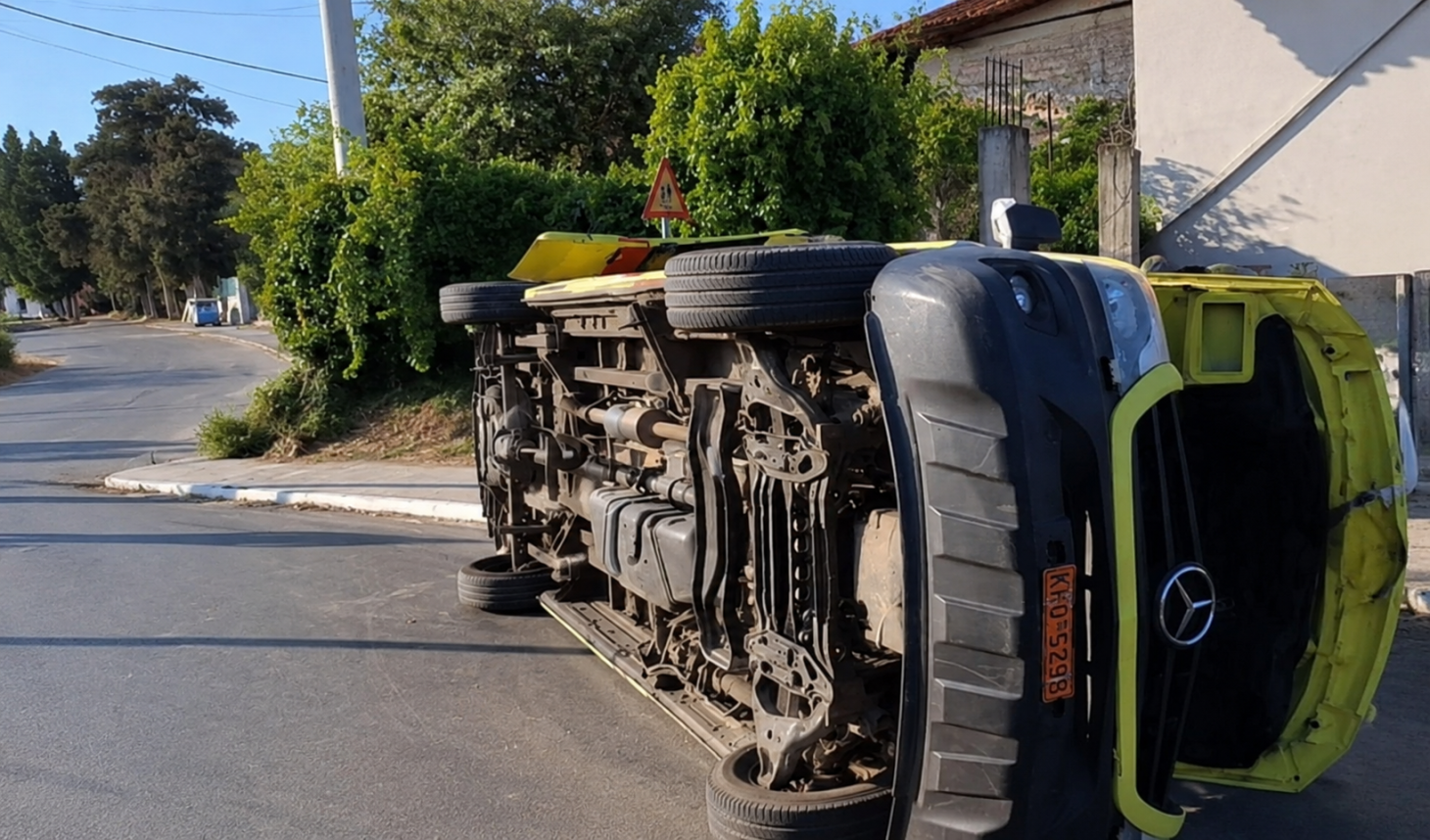 Χανιά: Συγκλονίζουν οι λεπτομέρειες του τροχαίου με το ασθενοφόρο – Διασώστης εκτινάχθηκε ενώ έκανε ΚΑΡΠΑ
