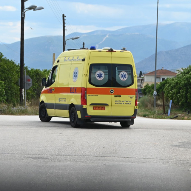 Νεκρή 61χρονη μέσα σε αυτοκίνητο στον Εσταυρωμένο – Στο σημείο ΕΚΑΒ και Αστυνομία