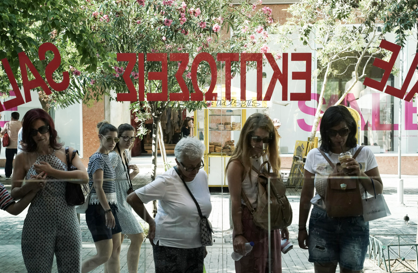 Το στοίχημα του καλοκαιριού για τις εκπτώσεις και ο στόχος των 7 δισ. ευρώ