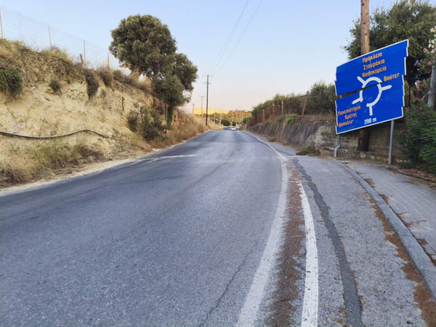 Ηράκλειο: Εντατικές εργασίες οδικής ασφάλειας έξω από το ΙΤΕ μετά το σοβαρό τροχαίο