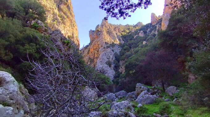 Λασίθι: Επιχείρηση διάσωσης γυναίκας στο φαράγγι του Αδριανού – Πιθανή θερμική εξάντληση λόγω καύσωνα