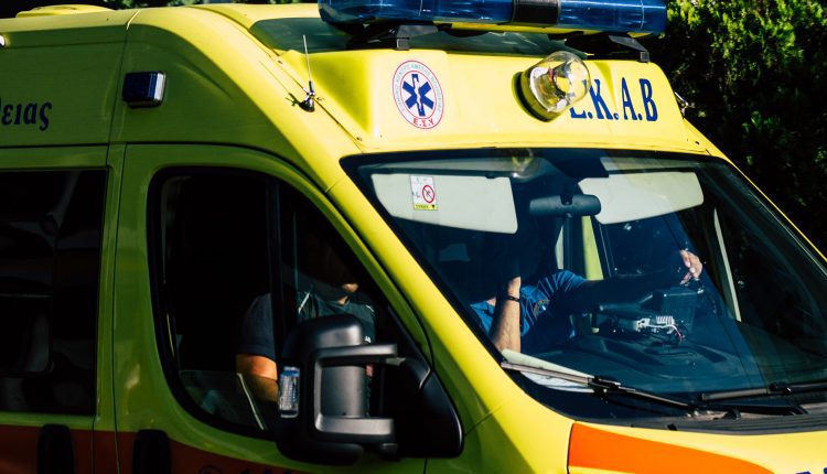 Τροχαίο στη Σητεία: Αυτοκίνητο παρέσυρε 19χρονο στην παραλιακή – Στο νοσοκομείο ο νεαρός