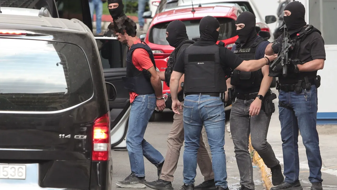 Ενώπιον του Εισαγγελέα οι συλληφθέντες για την εμπρηστική επίθεση στη Marfin