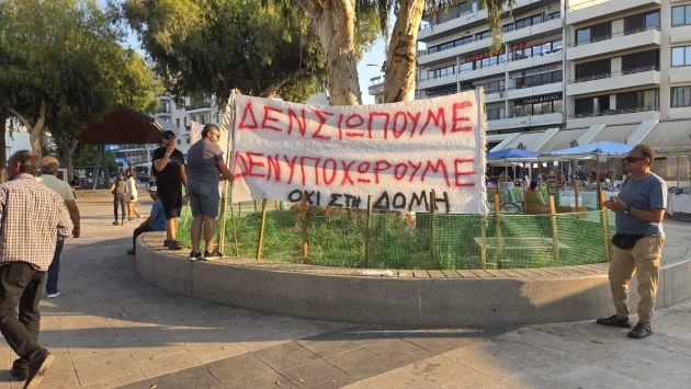 Ηράκλειο: Σε εξέλιξη η συγκέντρωση κατά της δομής μεταναστών στην πλατεία Ελευθερίας