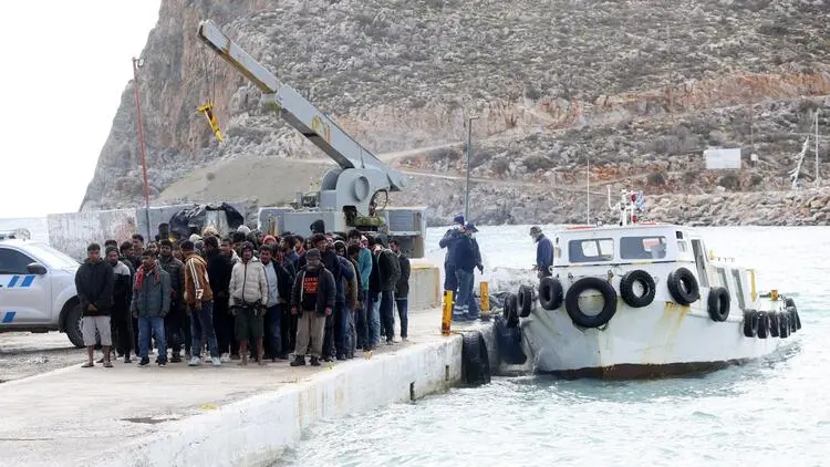 Ιεράπετρα: Συνελήφθη 20χρονος για τη μεταφορά 45 μεταναστών νότια της Κρήτης