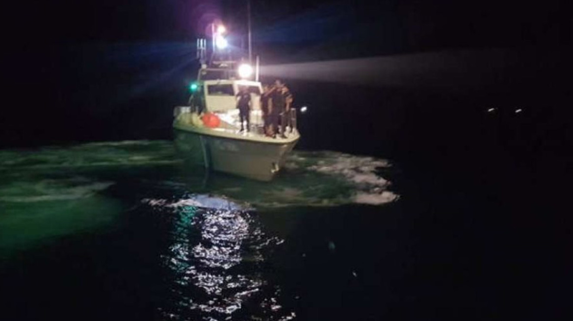 Ηράκλειο: Λιμενικός βούτηξε στη θάλασσα και έσωσε 61χρονη στον Καρτερό