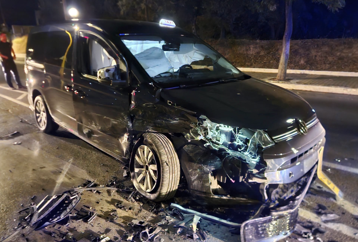 Χανιά: Αυτοκίνητο μπήκε στο αντίθετο ρεύμα και έπεσε πάνω σε ταξί – Καρέ καρέ η σφοδρή σύγκρουση (video)