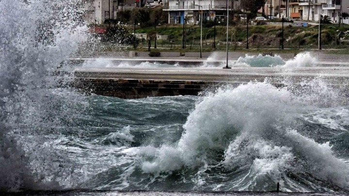 Προβλήματα σε ακτοπλοϊκά δρομολόγια από τα λιμάνια της Αττικής