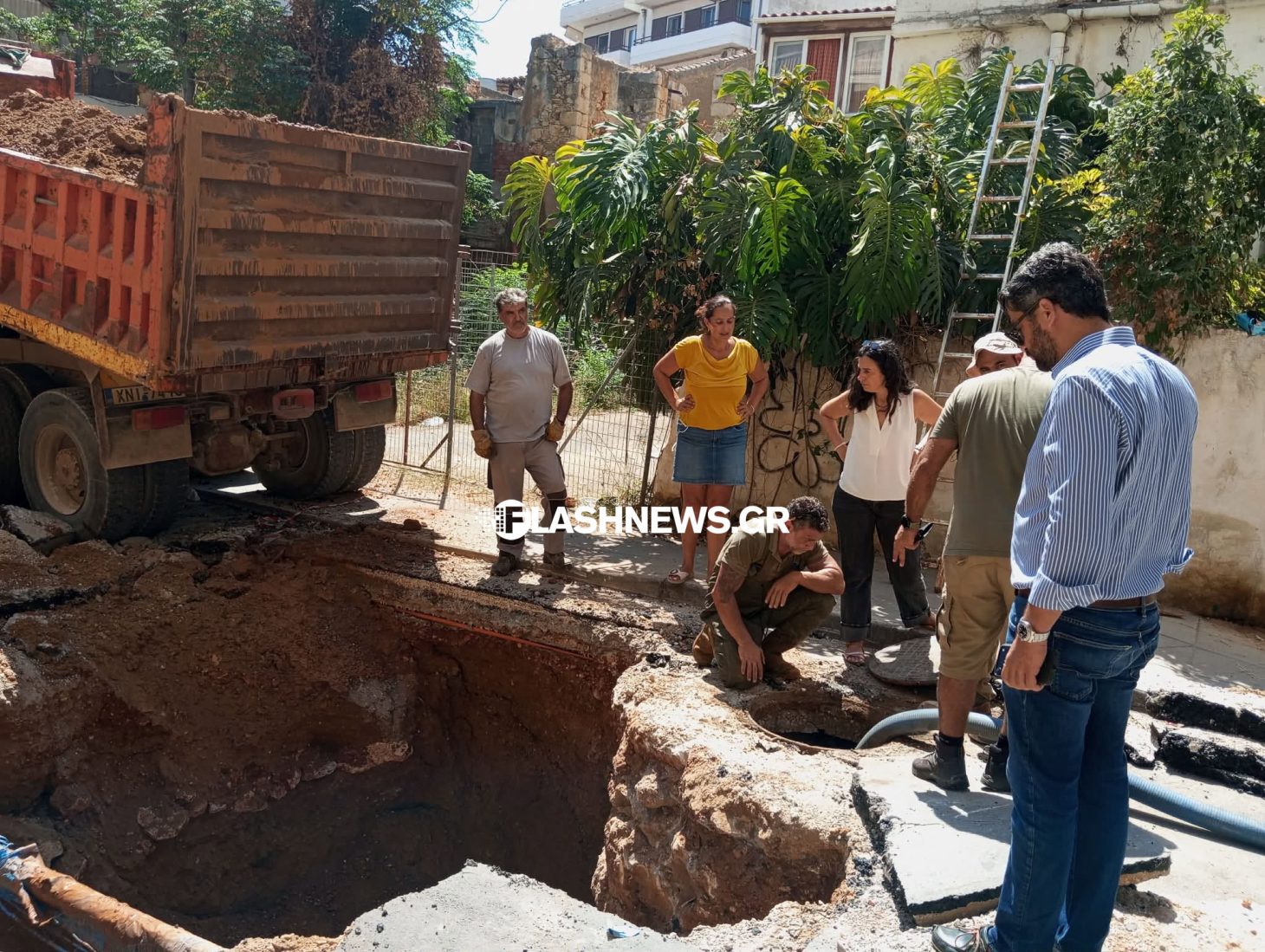 Νέα Χώρα Χανίων: Καθίζηση δρόμου και υπερχείλιση λυμάτων από βλάβη σε κεντρικό αγωγό