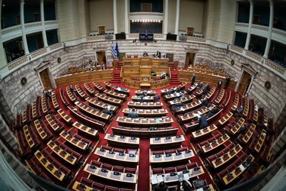 Τα ονόματα στο ψηφοδέλτιο απ’ το τοπικό ΠΑΣΟΚ, και στο βάθος η Περιφέρεια και ο Σαμαράς